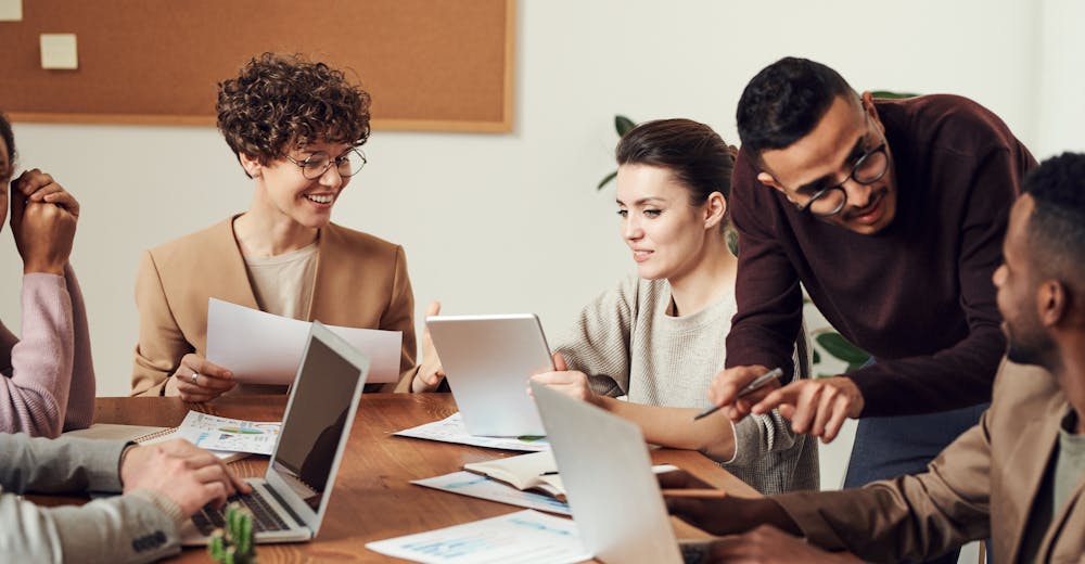 Snov.io vs Tools Lead Lokal: Mana yang Cocok untuk Pasar Indonesia?